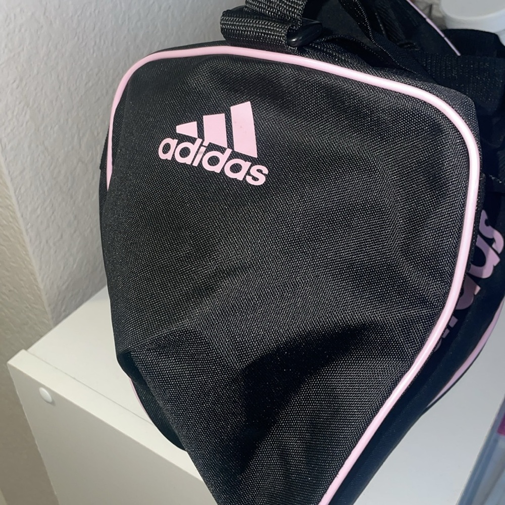 🩷 ADIDAS DUFFLE BAG 🩷 - Picture 3 of 3